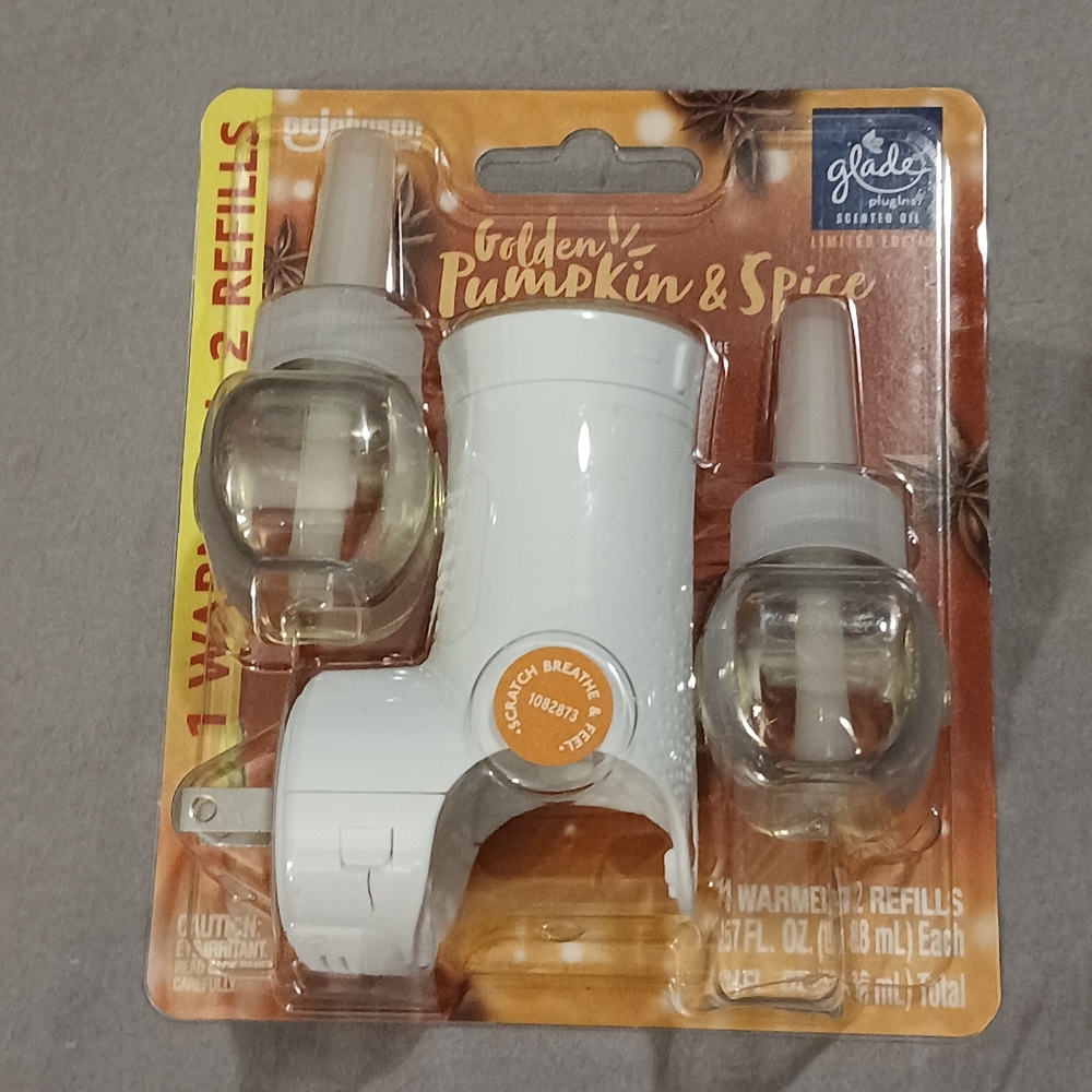NWT! GLADE GOLDEN PUMPKIN & SPICE PLUG-IN